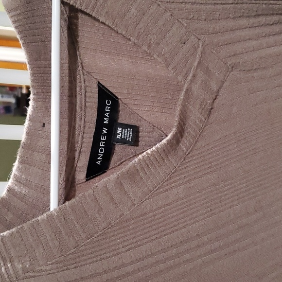 V-Neck sweater - Picture 2 of 3